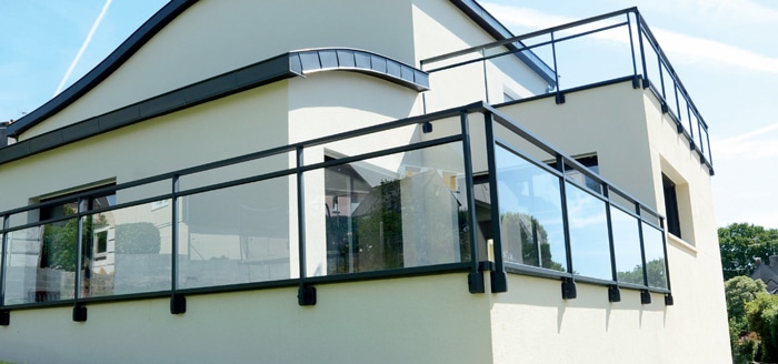 Quel garde-corps choisir pour votre terrasse extérieure ?